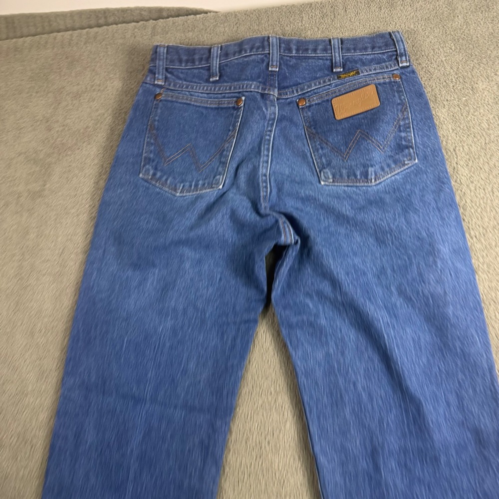 Wrangler 13MWZ Cowboy Cut Jeans Mens 32x36 Medium Wash Blue Straight Leg Denim